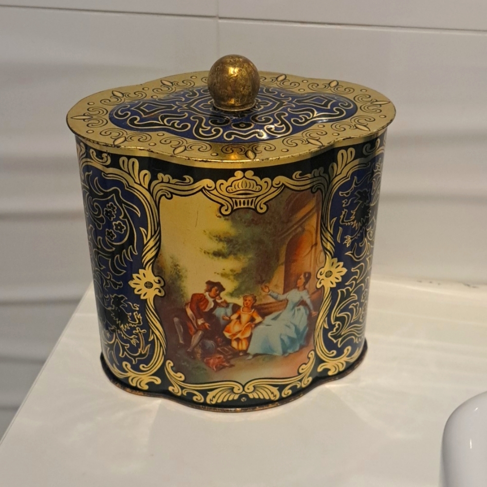 1950s Beautiful Antique Tin Can Crest O Gold